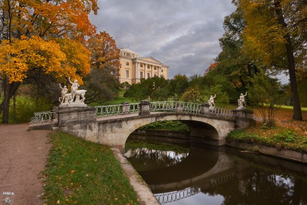 Павловский дворец в Петергофе