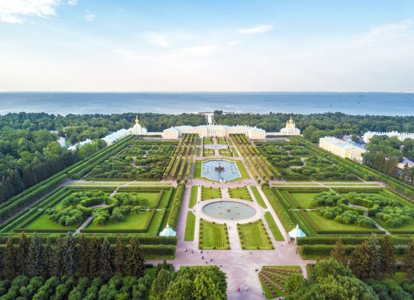 Петергоф (дворцово-парковый ансамбль)