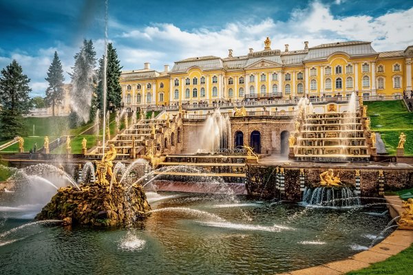 Петергоф (дворцово-парковый ансамбль)