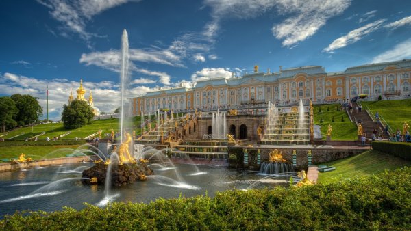 Петергоф (дворцово-парковый ансамбль)