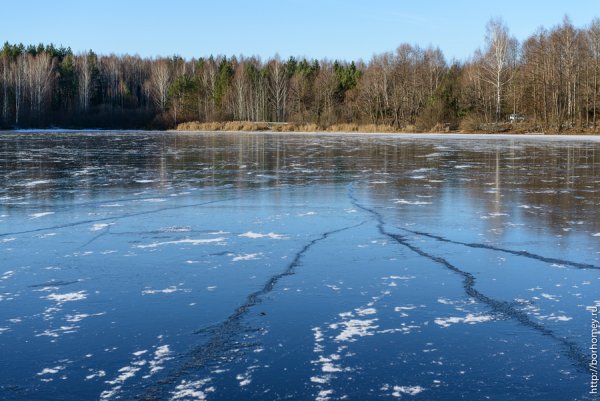 Река покрытая льдом