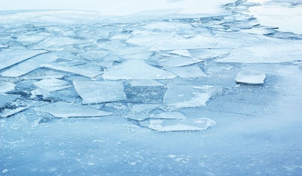 Ледяная поверхность