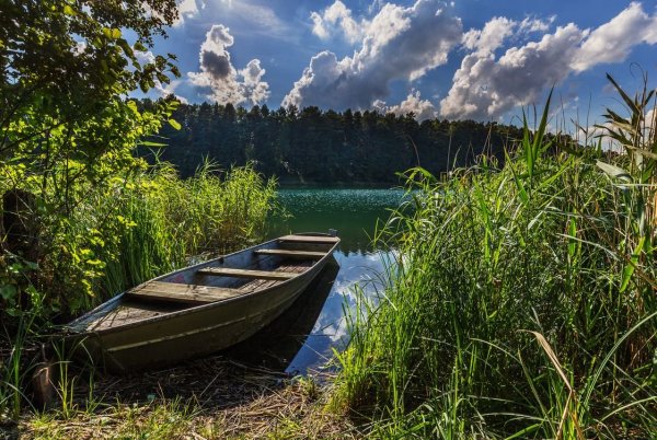 Лодка на реке