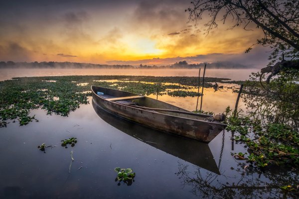 Лодка на озере