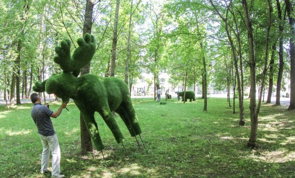 Лопатинский сад Смоленск фигуры