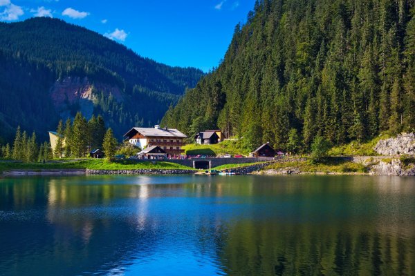 Швейцария природа домик озеро Альпы