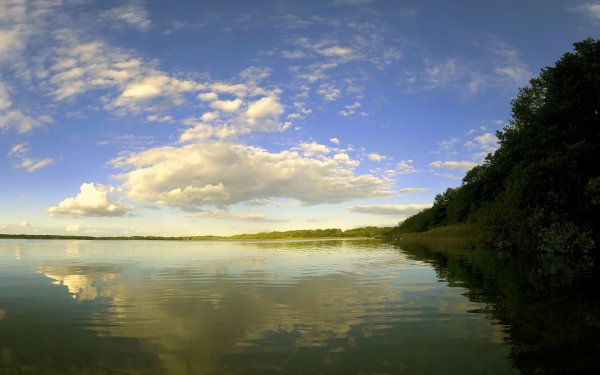 Река Волга на горизонте