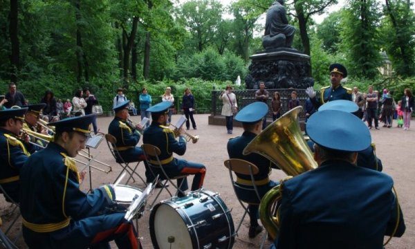 Летний сад в Санкт-Петербурге оркестр