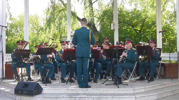 Военный оркестр в парке