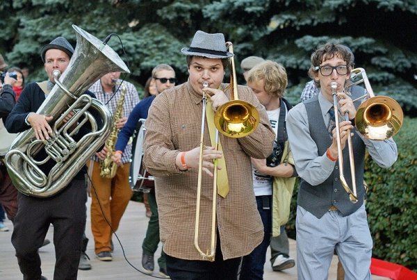 Оркестр на улице