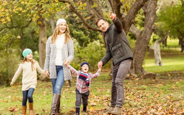 Семья на прогулке