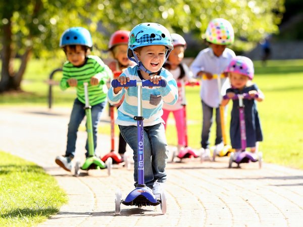 Катание на самокате