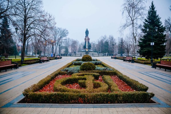 Екатерининский сквер крас