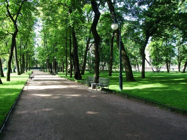 Михайловский сквер в Москве