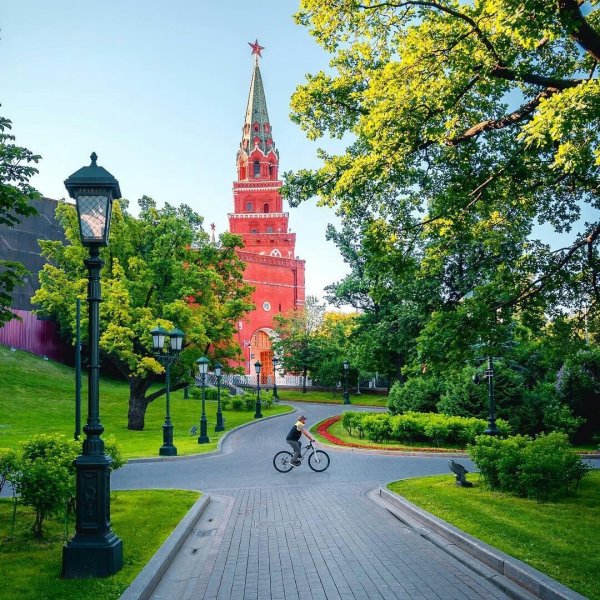 Александровский сад Москва