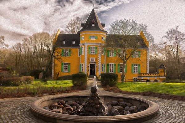 Красивый дом с фонтаном