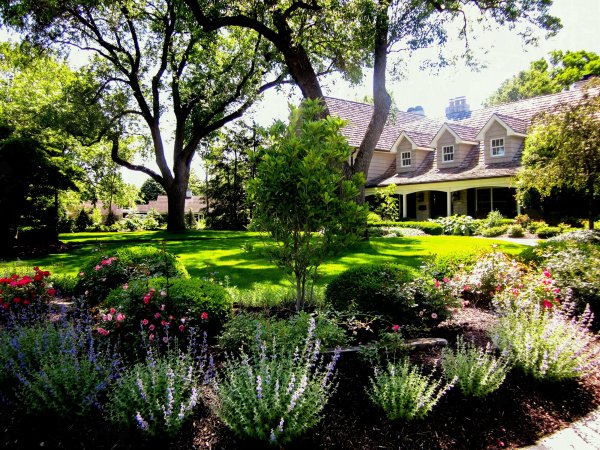 Колониальный ландшафтный стиль