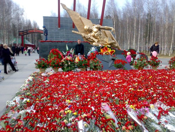 Парк Победы Нижневартовск памятник