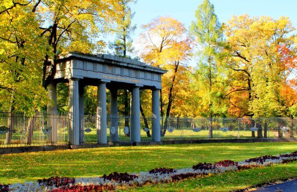 Екатерининский парк ворота любезным моим сослуживцам