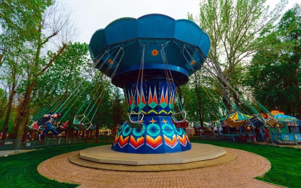 Парк революции Ростов аттракционы