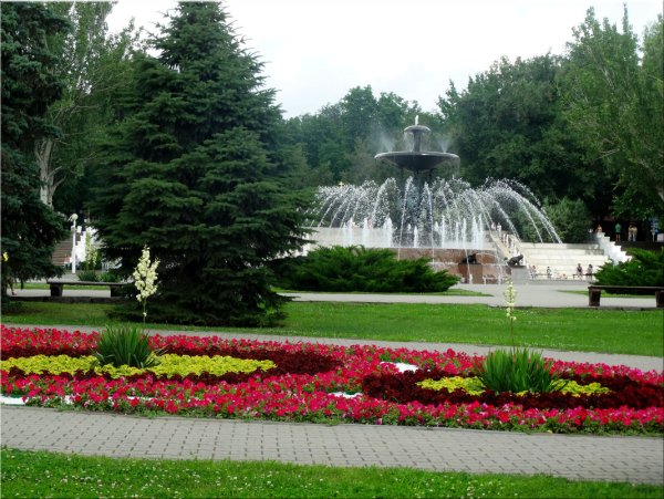 Парк на театральной площади Ростов на Дону