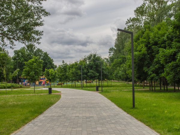 Дорога в сквере