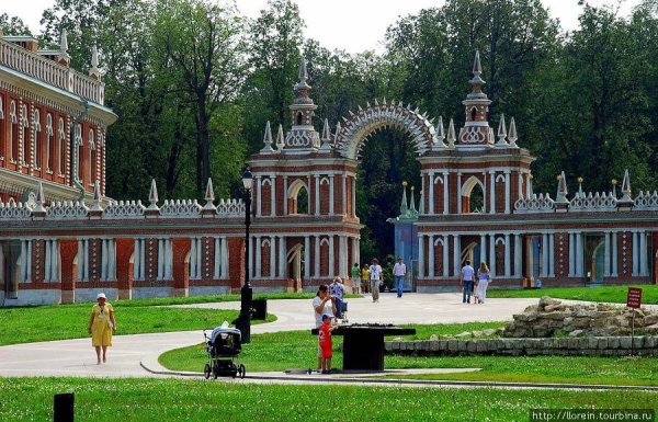 Усадьба Царицыно, Москва– улица Дольская, 1