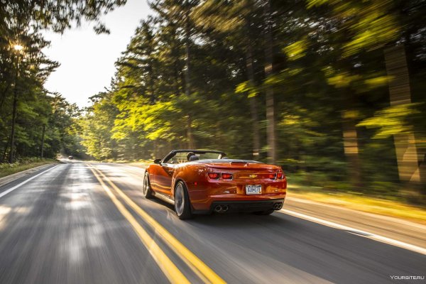 По дорогам идут машины