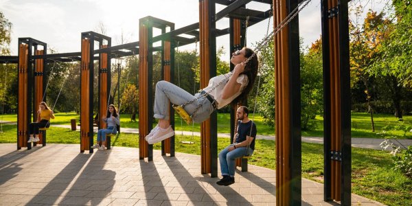 Парк Горького качели зона