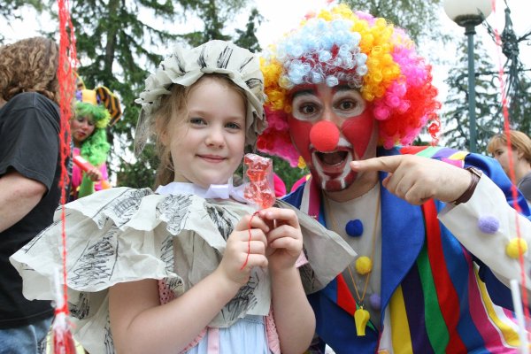 Клоун на празднике