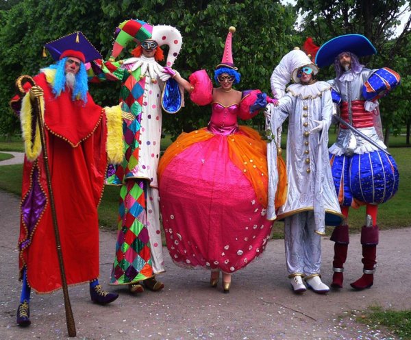 Клоун на ходулях