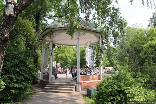 Аллея художников в парке Сокольники