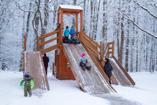 Зимняя горка парк Дубки