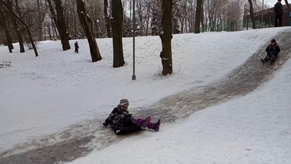 Катание с ледяной горки