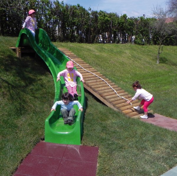 Горка на 16 парковой