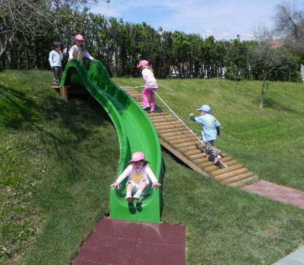 Детская горка на склоне
