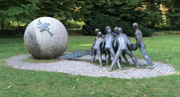 Штутгарт городской парк скульптуры