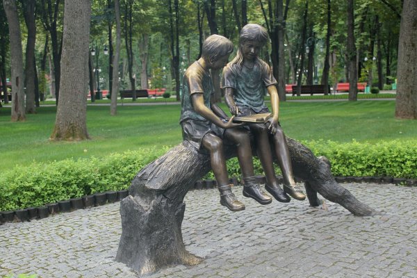 Парк имени Горького в Харькове , скульптура детей