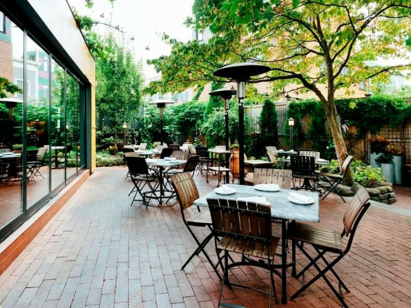 Террасе ресторана «Вольтер»