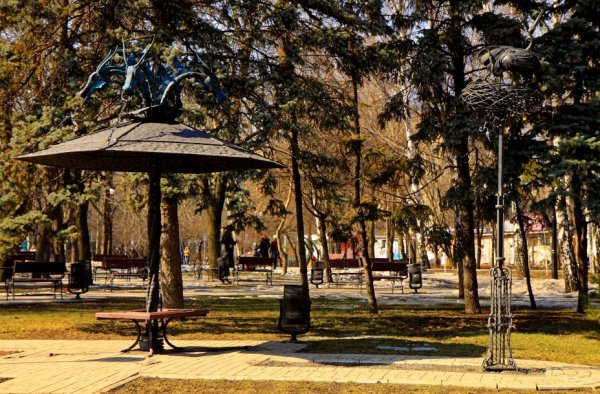 Донецк парк Виктория памятник