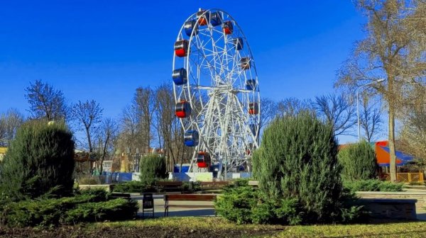 Парк Щербакова Донецк колесо обозрения