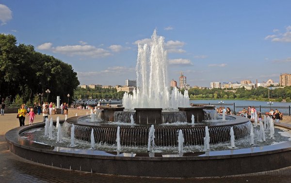 Фонтан в парке Щербакова Донецк
