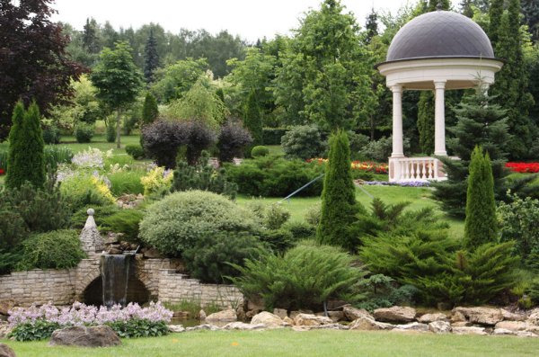 Сад в пейзажном стиле Ротонда