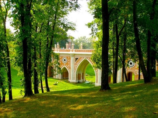 Дворцово-парковый ансамбль в Царицыно мост