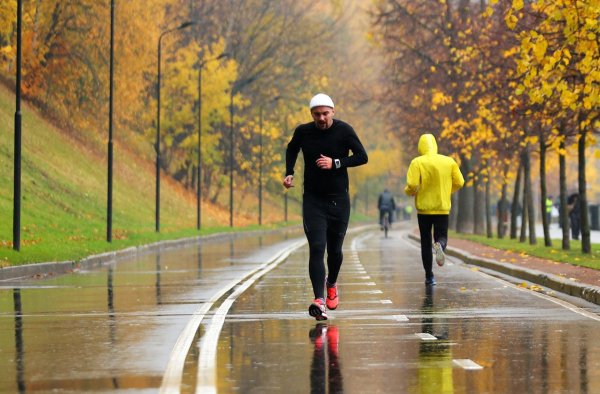 Пробежка утром город