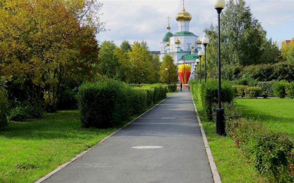 Парк сквер депутатов в Тюмени