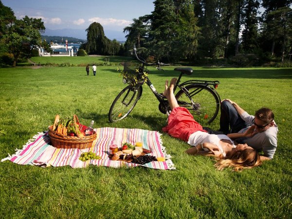 Пикник в парке Parc des eaux-Vives.