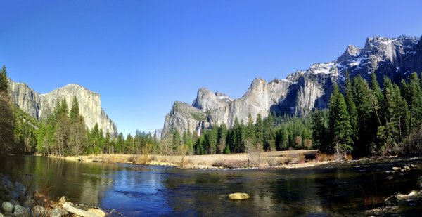 Горы озеро Yosemite National Park