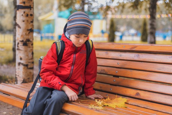 Школьник в куртке