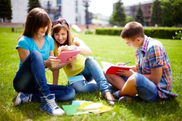 Прогулка подростков